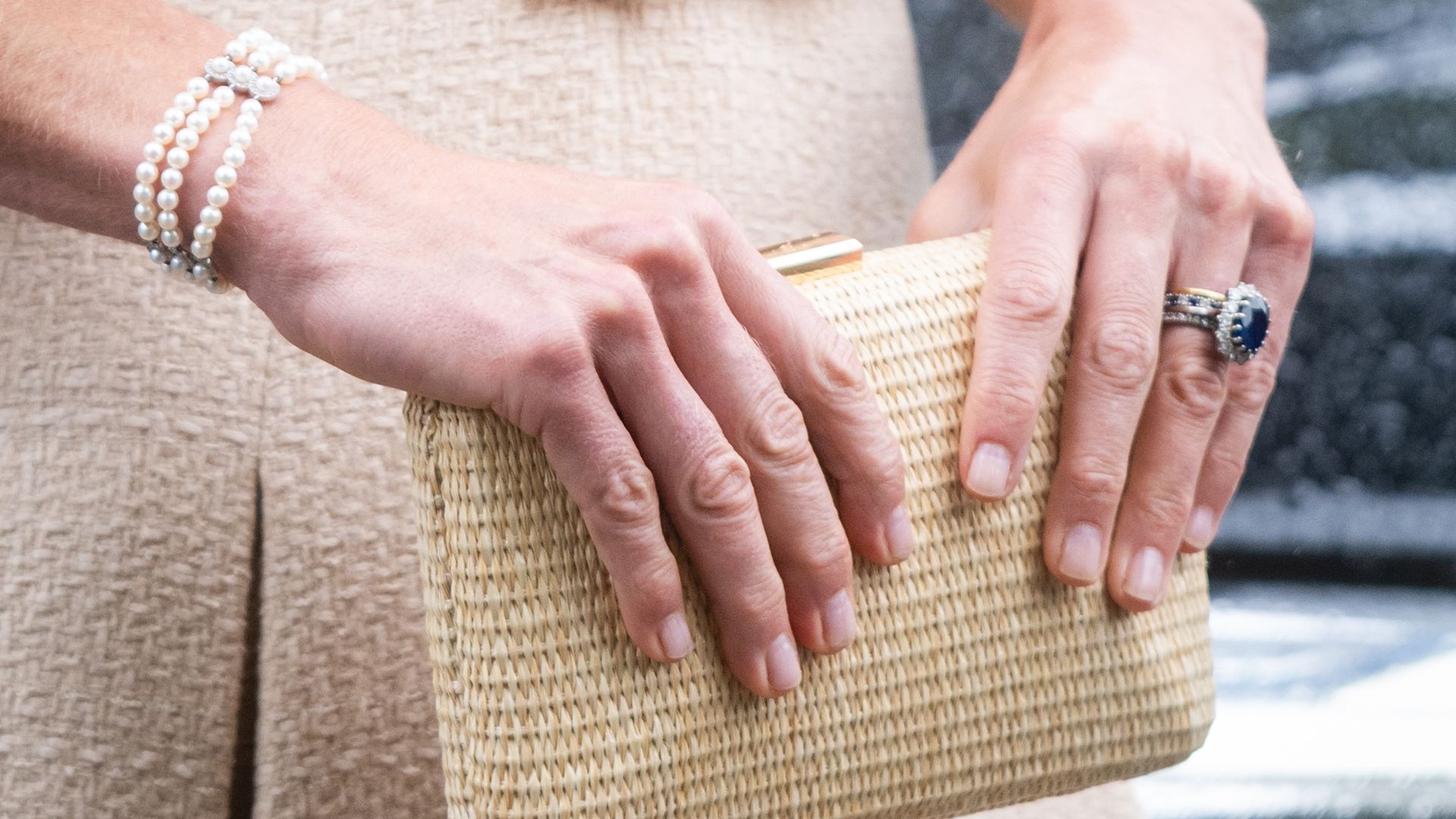 Uñas de invitada 2026: la tendencia de tonos neutros
