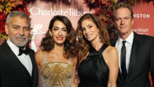 Clooney acompañan a Cindy Crawford tras muerte de su hijo
