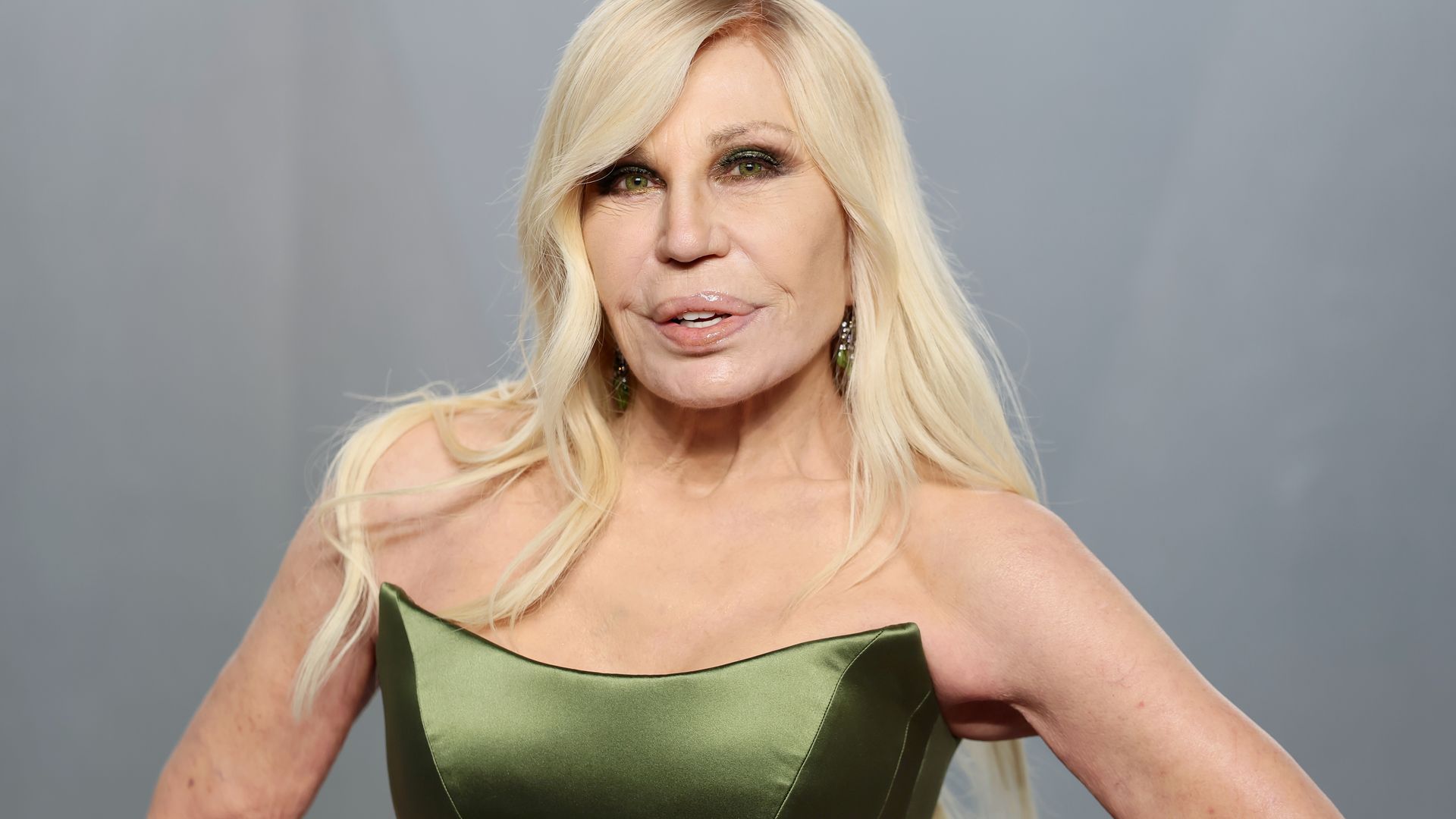 Donatella Versace lanzará su nueva marca en 2027