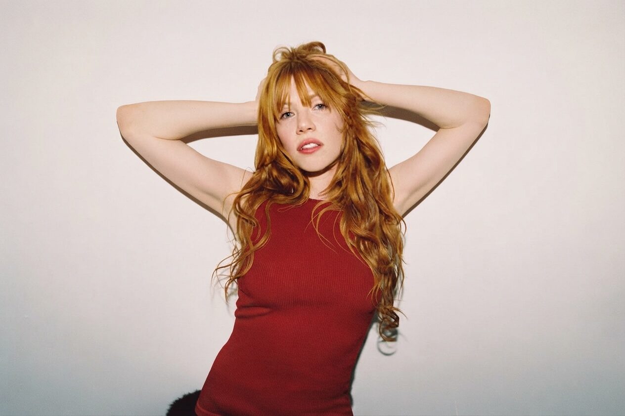 Carly Rae Jepsen estrena “Versailles”: el video inspirado en Marie Antoinette que acompaña a Day and Night
