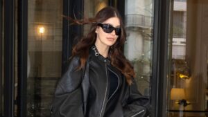 Camila Morrone y las botas militares que arrasan en Milán