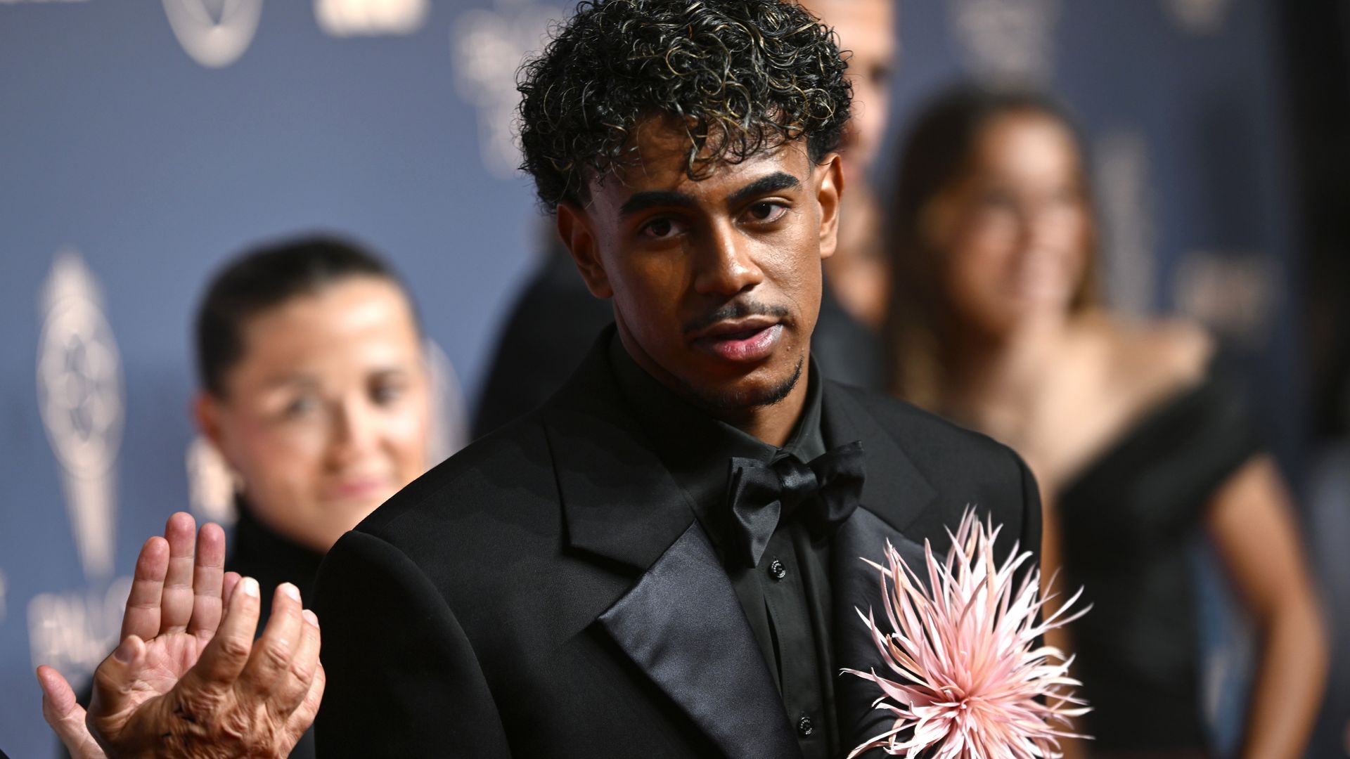 Lamine Yamal deslumbra con Chanel en el Balón de Oro 2026