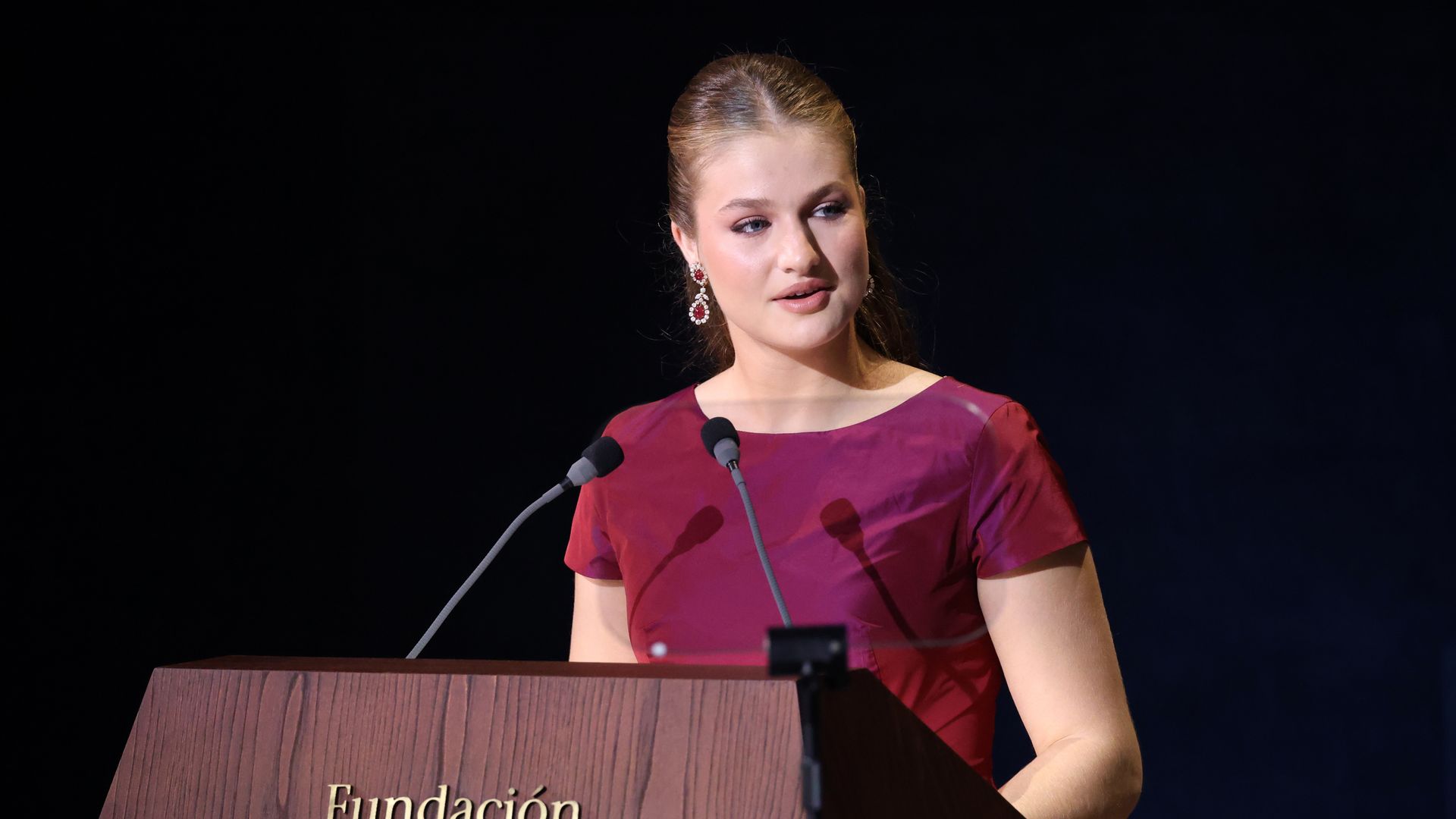 Leonor rescata aretes de la reina Sofía en Premios Princesa Asturias