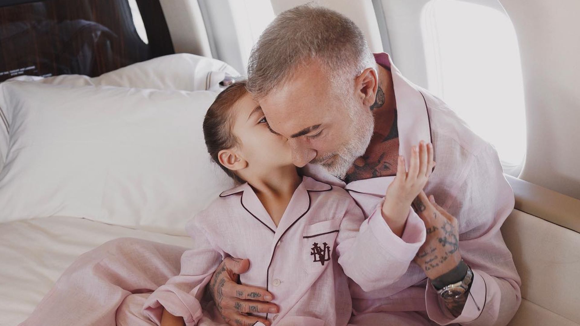 Blu, hija de Vacchi y Fonseca, empieza clases de piano