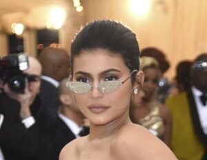 Kylie Jenner protagoniza Bachelorette Weekend en Hulu