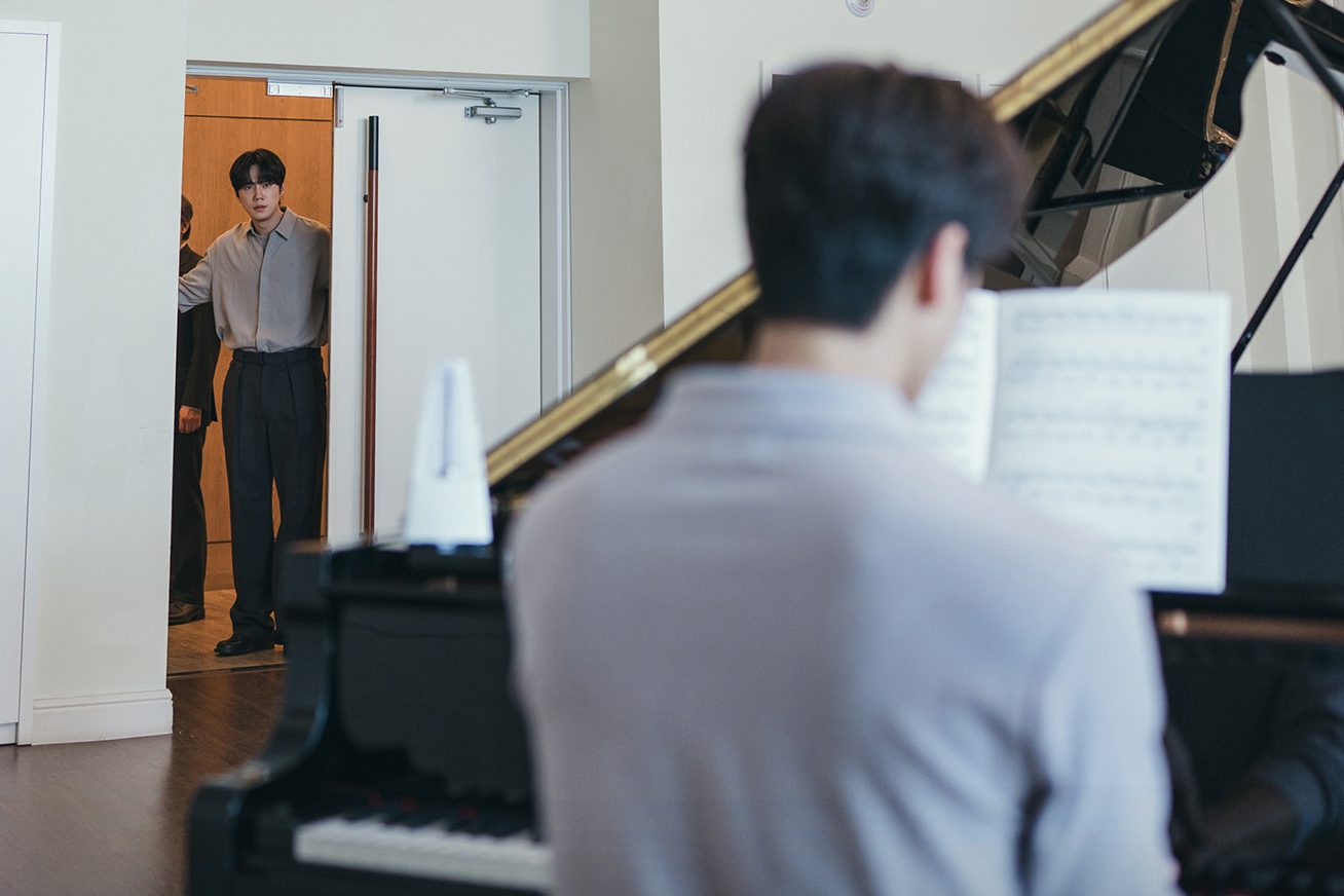 Song Kang busca convencer a Lee Jun Young en Four Hands, Two Sonatas