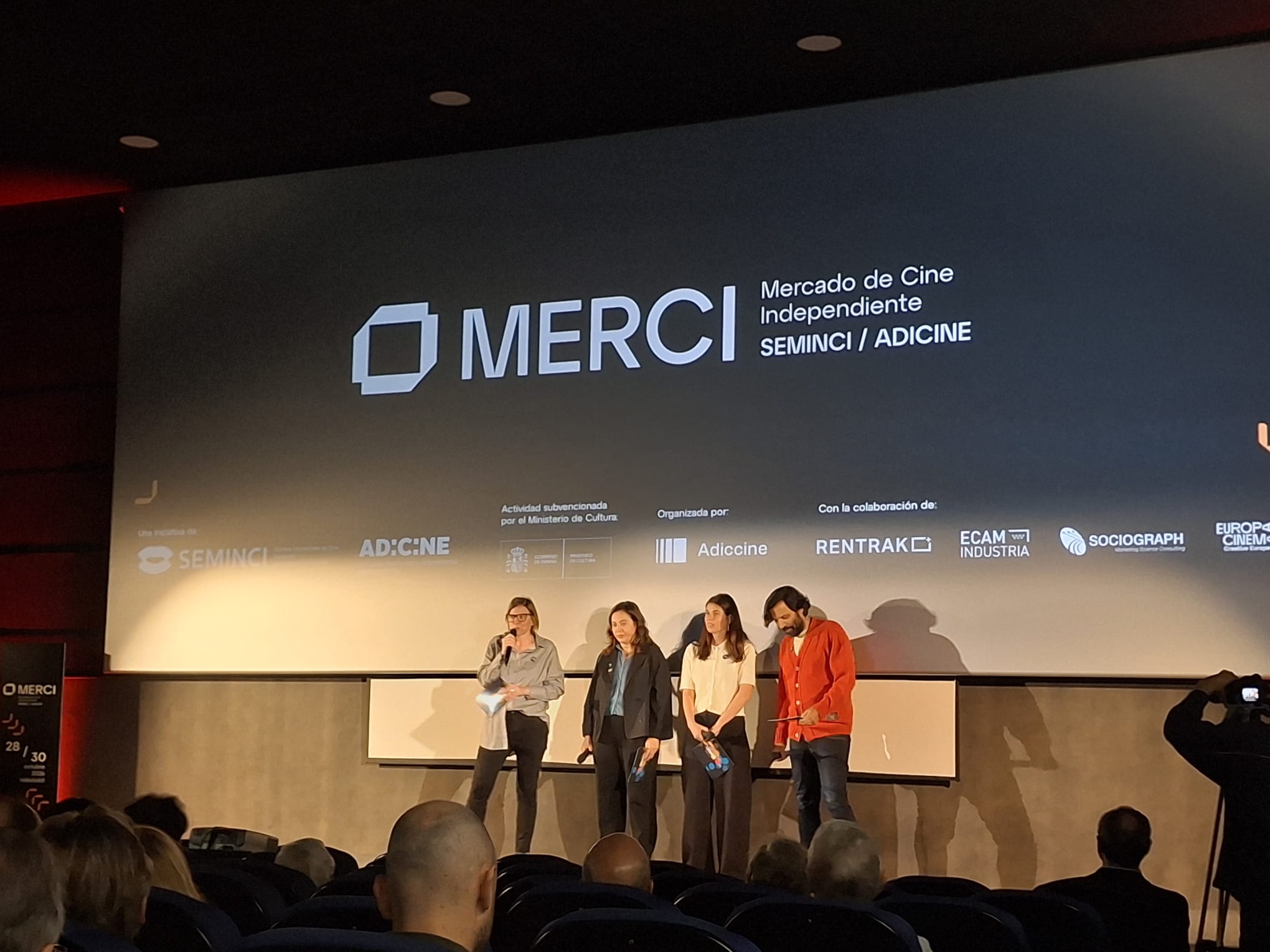 La bola negra: por qué triunfa entre jóvenes y mujeres