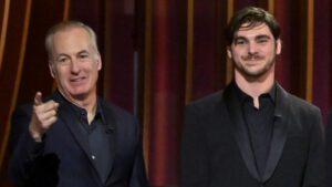 Bob Odenkirk despide a RJ Mitte, su compañero en Breaking Bad