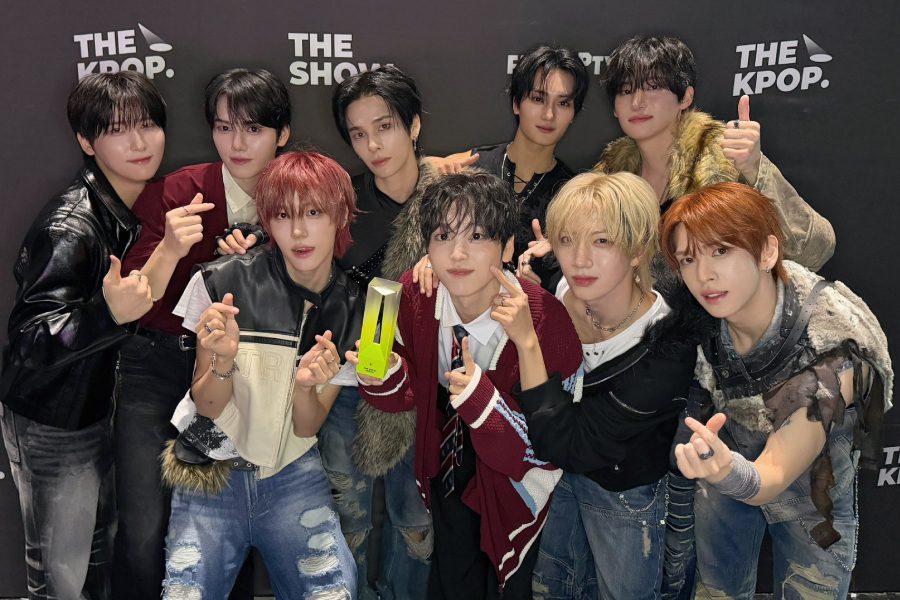 CRAVITY gana su primer trofeo con LOUDER en The Show