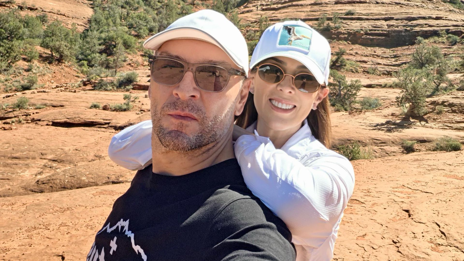 Jacky Bracamontes y Martín Fuentes: 15 años de casados en Sedona